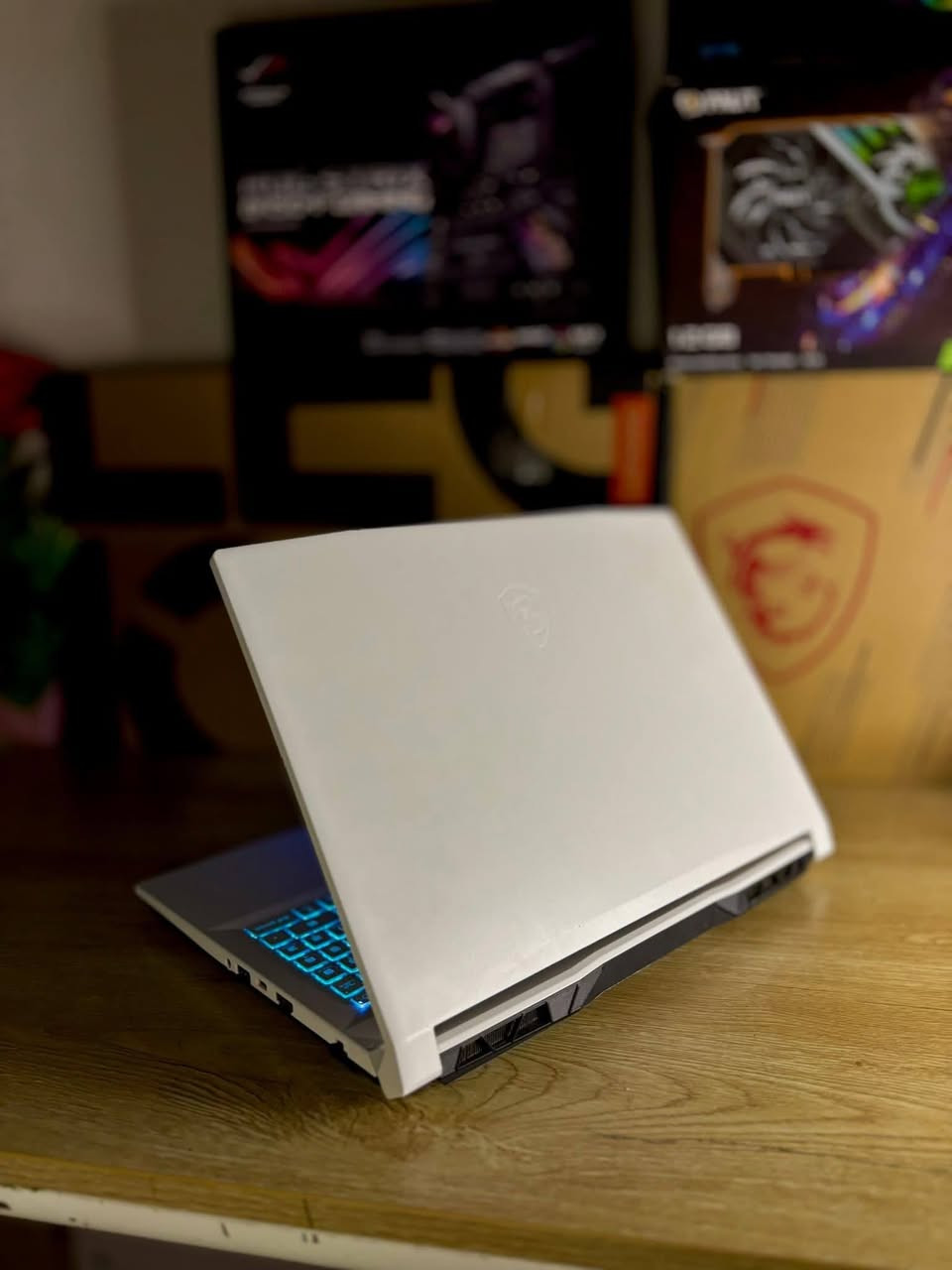 الأبيض الجميل Msi sword
لابتوب الگيمنك Msi sword 15
بشكل انيق وعصري 🔥
الجهاز شرق اوسط✅️
System specifications: 
Core i7 11800H 4.6GHZ ✅
Nvidia RTX 3050Ti (نسخةTi 🔥)
16GB DDR4 3200MHZ
512 SSD Nvme M.2
1TB HHD 
15.6 FHD IPS 144hz Anti-Glare 
Light blue keyboard backlit 🩵

حالة الجهاز: مستخدم بحاله جديد 

السعر: 885 الف فقط ✅

ضمان حقيقي للجهاز💯

 توصيل لجميع محافظات العراق
موجود استلام مباشر مكاني كربلاء الهنديه 

للاستفسار التواصل على البيج او الاتصال على الرقم 

*********** - متوفر واتساب
