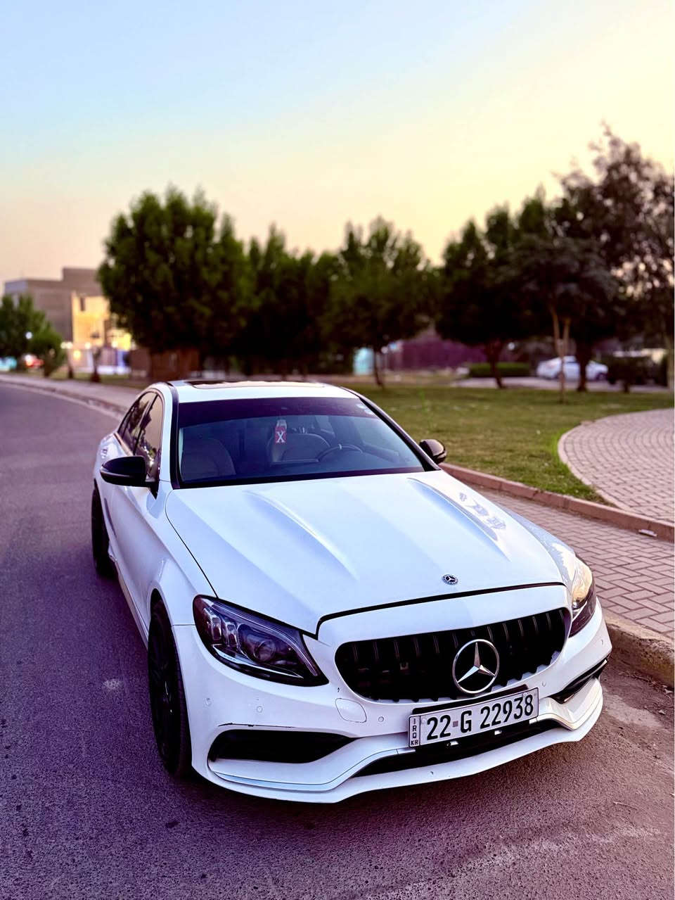 مارسيدس c300  2021 
للبيع 
رقم اربيل سيارة باسمي تحويل ثاني يوم
الضرر قطعتين 
مواصفات فتحه 
بصمة تشغيل بصمة ابواب 
مقاعد تدفئة 
رادارات 
تنبية الاصطدام الامامي
وباقي المواصفات العروفه 
السعر 295 ورقه
رقم الهاتف *********** بغداد, العراق
