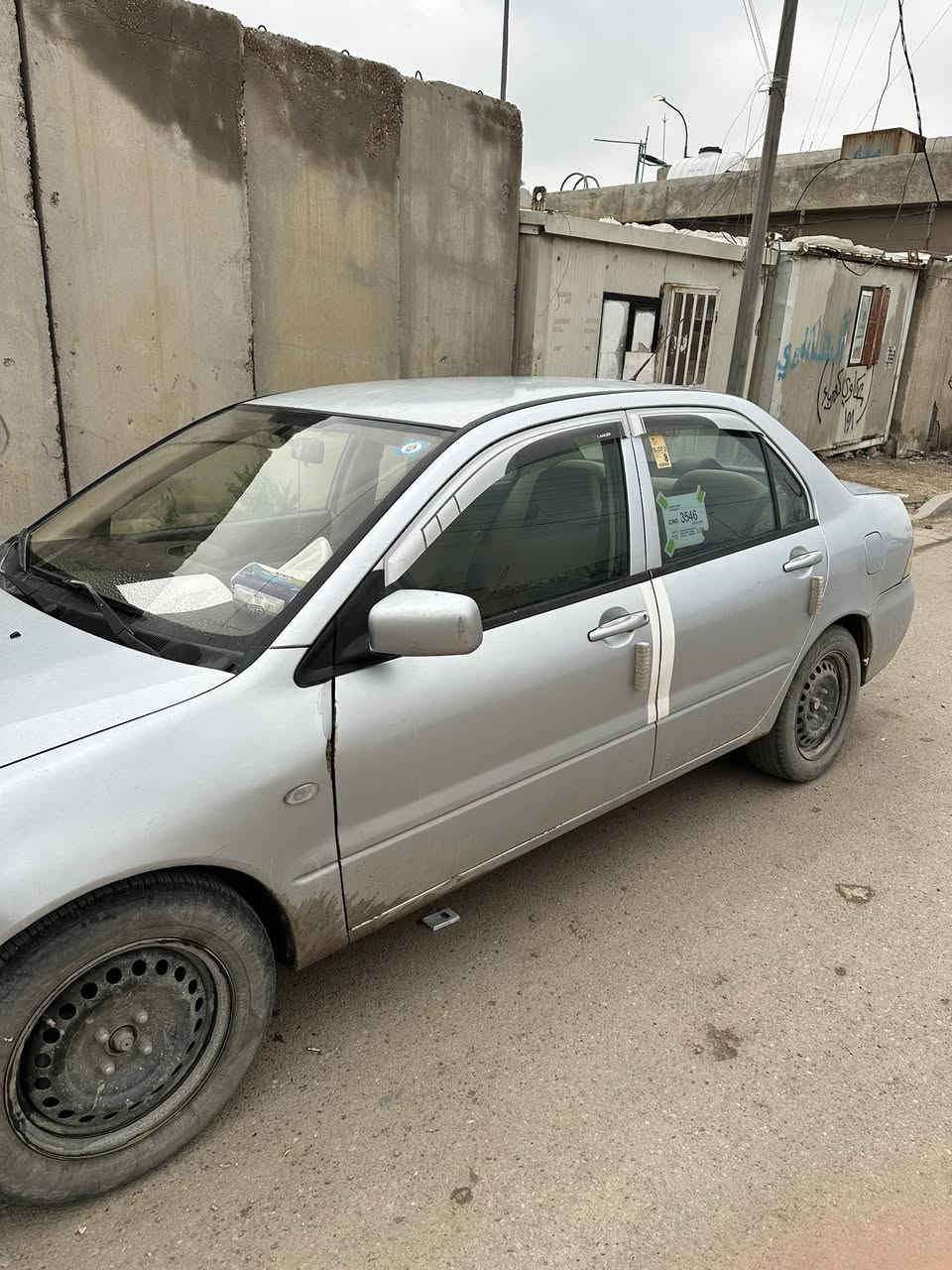 السلام عليكم 
السياره مغاسلها شارعنه طين 
للبيع لانسر موديل 2010
محرك 1500 قبق اسود 
محرك وكير خير من الله  
بيها ضربه بالجاملغ الامامي مال سائق ومصبوغه حزام 
تبريد شغال وكهربائيات كلها شغالة وغرفتها نظيفة وصدرها تعبان السعر 70 وبيها مجال قليل السياره باسمي شرط التحويل 
موقعها بغداد / الزعفرانية 
***********
