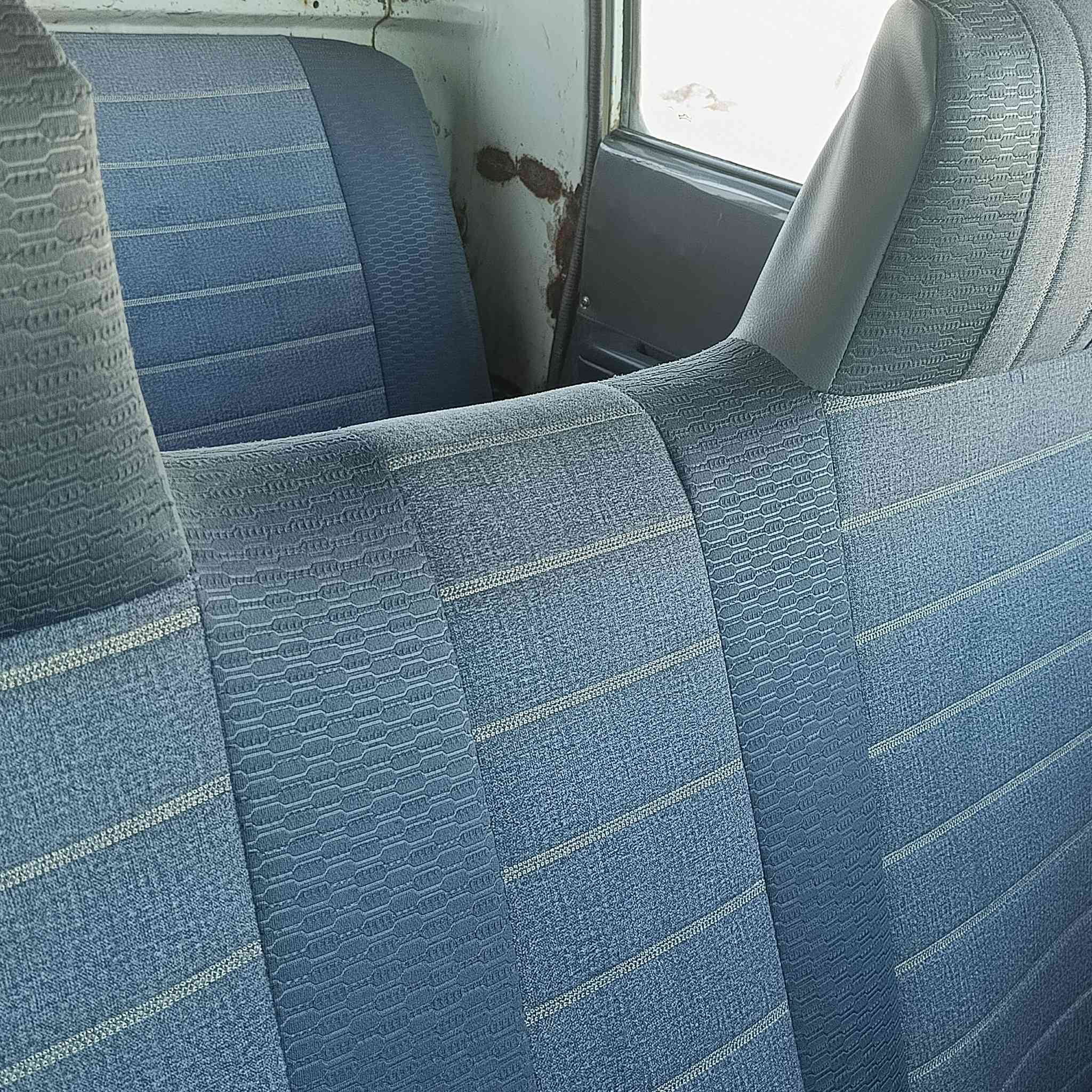 السلام عليكم سياره  بيكم تيوته مديل 92 رقم مثنى سنويه جديده ل27 مكفوله كفالة عامه من عدا رشات صبغ جماليه محرك كرو سيده مامفتوح كير حداديه تخم تاير واكسن وشاصي مكفولات كفالة عامه السعر 55 وبيها مجال بسيط العنوان السماوه الرقم الهاتف ***********
