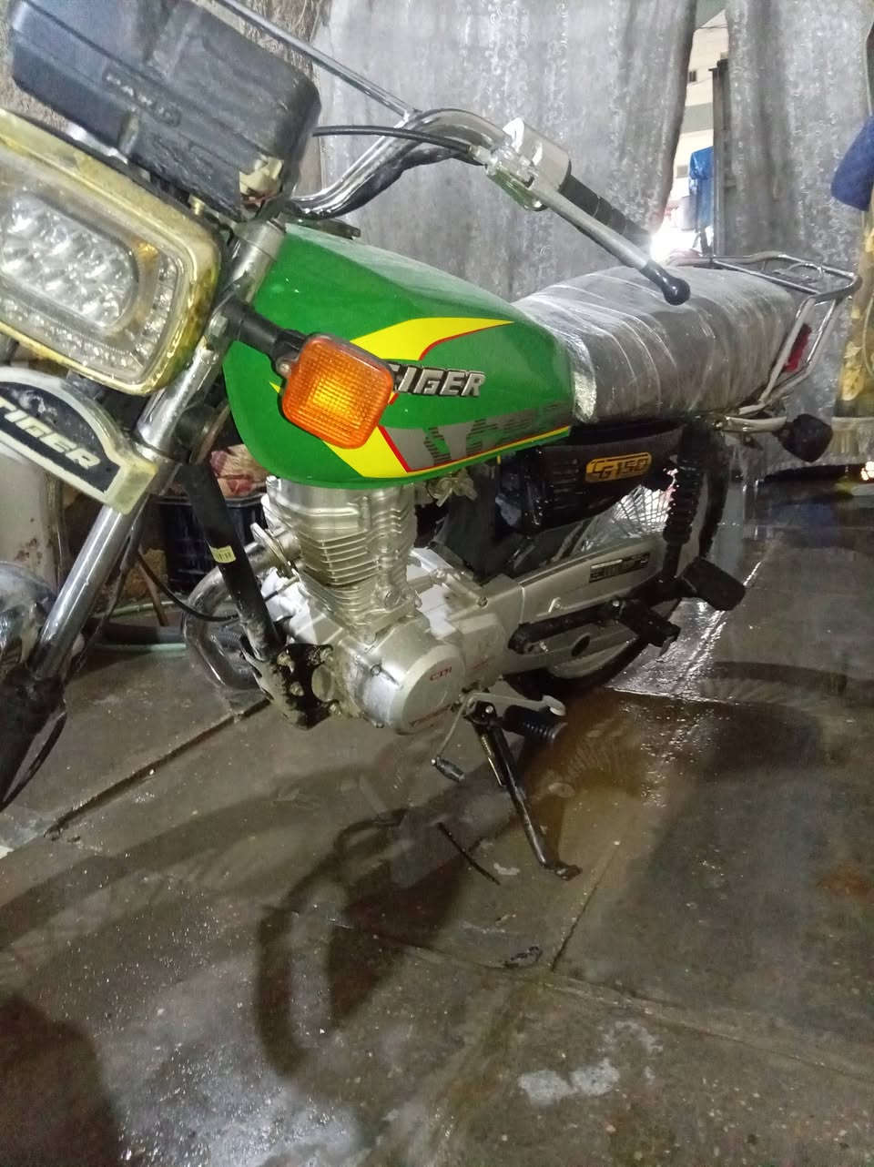 اسلام عليكم دراجه تاكير يراني مديل 24 اربعه كير مكينه تخبل شلعتها طياره مكفوله من كلشي كهربائات كلها شغاله ما بيها اي نقص اكاتبك مكاتبه واكفلك سرقه وعشاير وحكومه بيها منفيس ومكاتبه بسمي سعر 600 وبيها مجال مكاني الأمين ثانيه شارع الأرامل رقمي ***********
