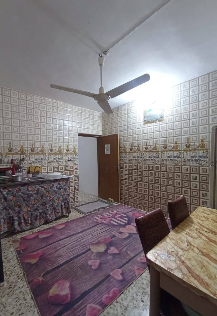 بسم الله الرحمن الرحيم 
«وَفِي السَّمَاءِ رِزْقُكُمْ وَمَا تُوعَدُونَ»

يالله اللهمَّ صلِّ على محمد وآل محمد 
🏡دار للبيع طابو /صرف 
المساحة  137ونص ونص 🗾
الواجهية 5 ونص /النزال 25

تفاصيل البيت: 
يوجد غرفه نوم 
استقبال +مطبخ +هول كبير 
+صحيات +گراج سيارة 
توجد خدمة الكابل الضوئي (الأنترنيت) ✅
مولد ذهبي ✅
🏫يوجد مدارس مسافة 200 متر على البيت متوسطة بنات وابتدائية ✅
ومقابيله متوسطة ولد وابتدائية 
قريية على الشارع العام 

العنوان 🔽🔽
الحلة شارع 80 المهندسين الرابعة قرب مدرسه عمر بن عبد العزيز 
السعر ⭕خاص  السعررررر مناسب جداً جداً 🛑🛑
رقم الهاتف: 
***********
***********
