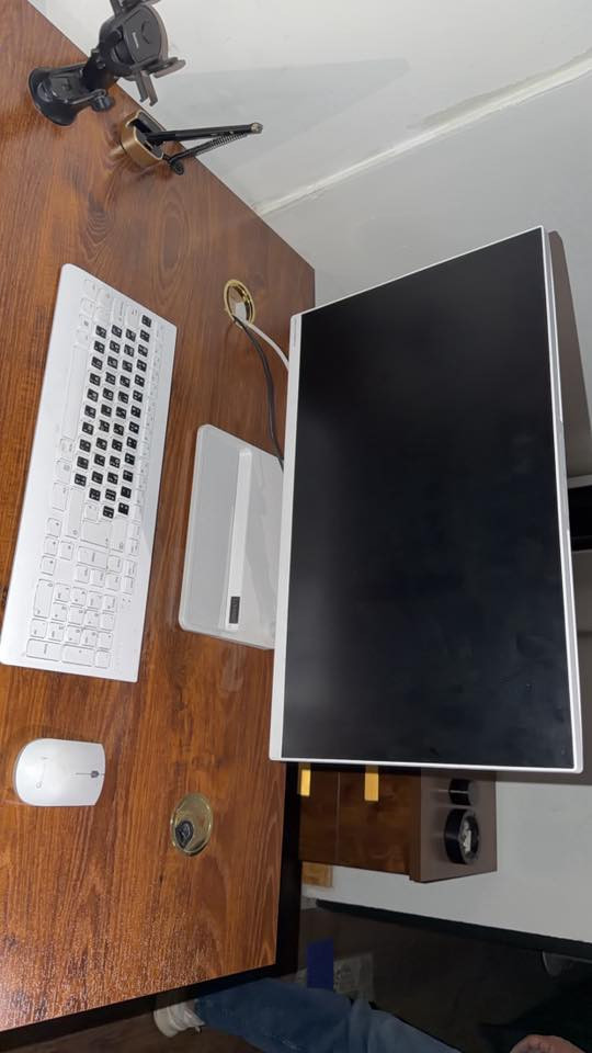 حاسبة all in one هاي مواصفاته استخدام شهر فقط نظافة 100‎%‎ ***********
