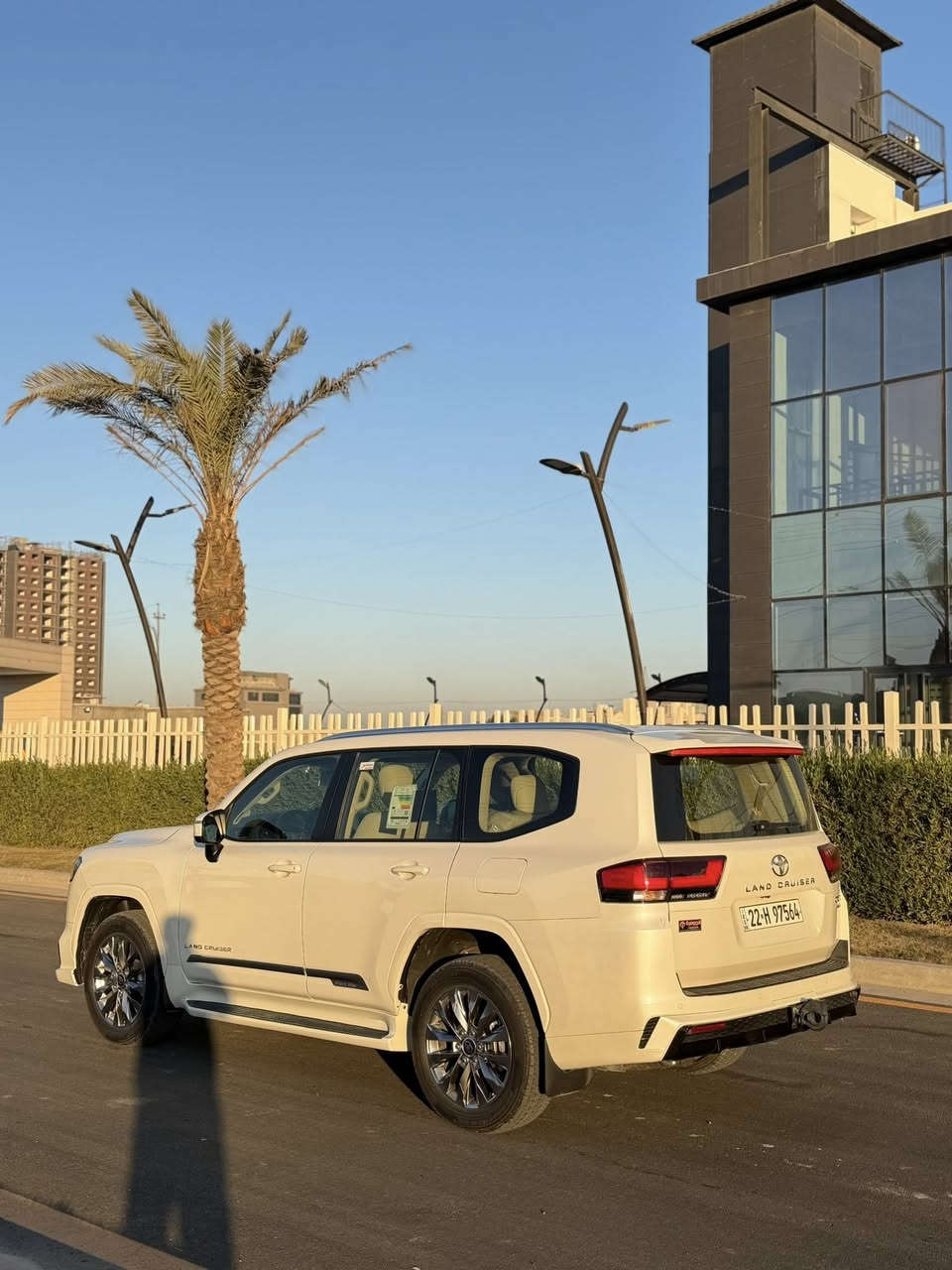 سلام عليكم

لاندكروز 2024 gxr ابيض زيرو

سعرها 685 ورقة

السيارة زيرو كفالة عامة  
وكالة جيهان

رقم اربيل  

مااشيه 16 حقيقي زيرو

مكينة 6سلندر ٤٠٠٠ تنفس طبيعي

مواصفات :

بصمة 

تشغيل عن بعد 

5 بصمات ابواب

باب خلفي كهربائي 

كراسي اثنين كهربائي 

كشنات جلد بيجي 

تدفئة تبريد كشنات 

شاشة لمس

3 شاشات ايباد تطبيق

تحكم ستيرن جهتين 

طفايه 

ثلاجه 

فتحه 

شاحن لاسلكي

هاند بريك بصمة

حساس امامي خلفي 

المري شفط 

تحكم كهربائي بالمري 

وبعد بي هواي مواصفات بالسيارة 

السعر 68500$ وبيها مجال
يعني 685 ورقة

بسيط 
 

العنوان/  بغداد الكرخ

للتواصل ***********
