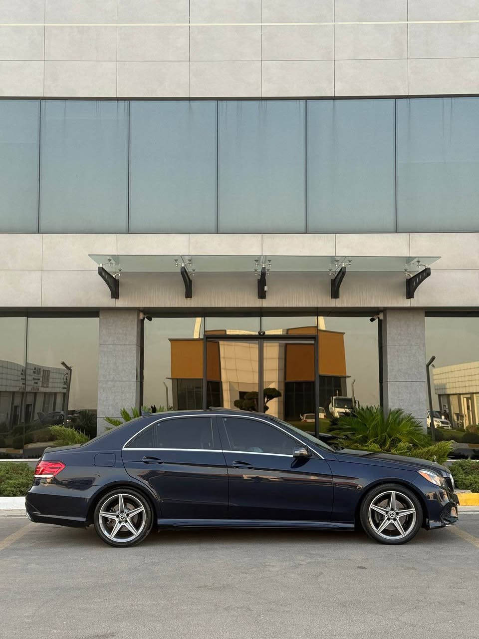 السلام عليكم مارسدس 2016 للبيع فقط
حجم E350  فول موصفات 
تنفس طبيعي المرغوب
ماشيه 68 الف
أمريكي كلين (مكفوله )
 فقط بيه دعاميه خلفيه صبغ مال شيلت ppf
لون نيلي
داخل أوف وايت
رقم مميز 11611 سليمانيه
جام مضلل باج بيه
باسمي
السعر(255)$ وبيها مجال للطيبين
مكاني كربلاء المقدسة
للاستفسار 
***********
*********** كربلاء, العراق
