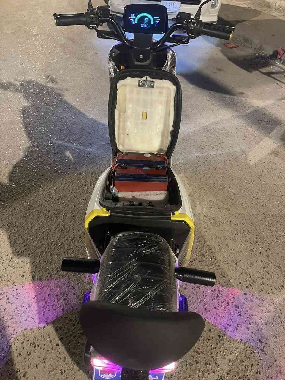 دراجه شحن R11للبيع مديل 2025 بطاريات 5 كبار 32 امبير الدراجه استخدام 45يوم بعده اخت الجديده النضافه 100/100 تمشي 109 الحقيقي 85 لايت عالي ناصي اشاره دبل واشاره يمنه يسره ونضام Rالرجوع للخلف و4 نمر وبيه نضام  حمايه السرقه وبصمه وسويج وكارت (عنواني البصره حي لاصدقاء او الحيانيه ) رقمي (***********) السعر (خاص)
