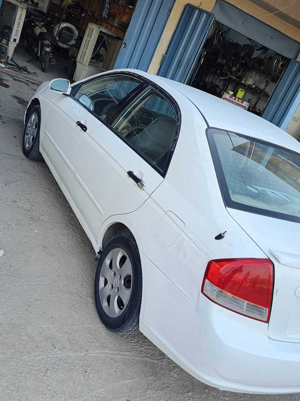 سبكترا وارد امريكي مكينه 2000بيهه صبغ اربع قطع بدون دواخل مكفول مكينه وكير وحداديه وتبريد تفاصيل أكثر داخل السونار السعر 73وبيه مجال  مكان السياره كربلاء***********
