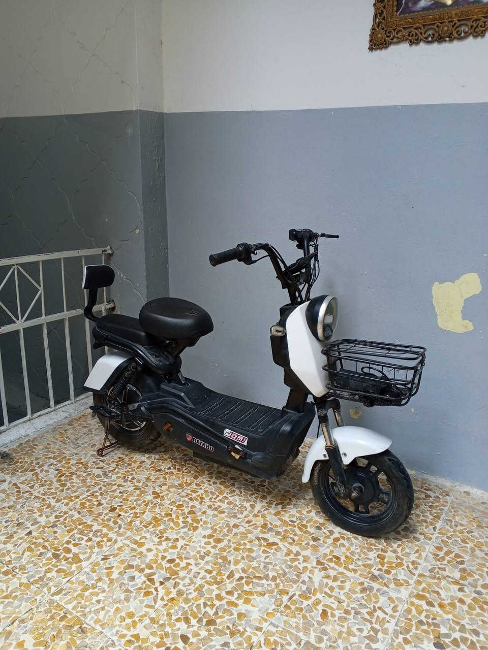 ماطور شحن للبيع يحتاج فقط بطارية السعر منسب التصال على الرقم***********
