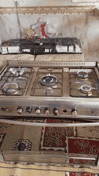 سلام عليكم طباخ 5 مشاعل مصري شرط الفحص والشغل كامل صواني السعر 150 وبي مجال قليل العنوان حي الزهراء ***********
