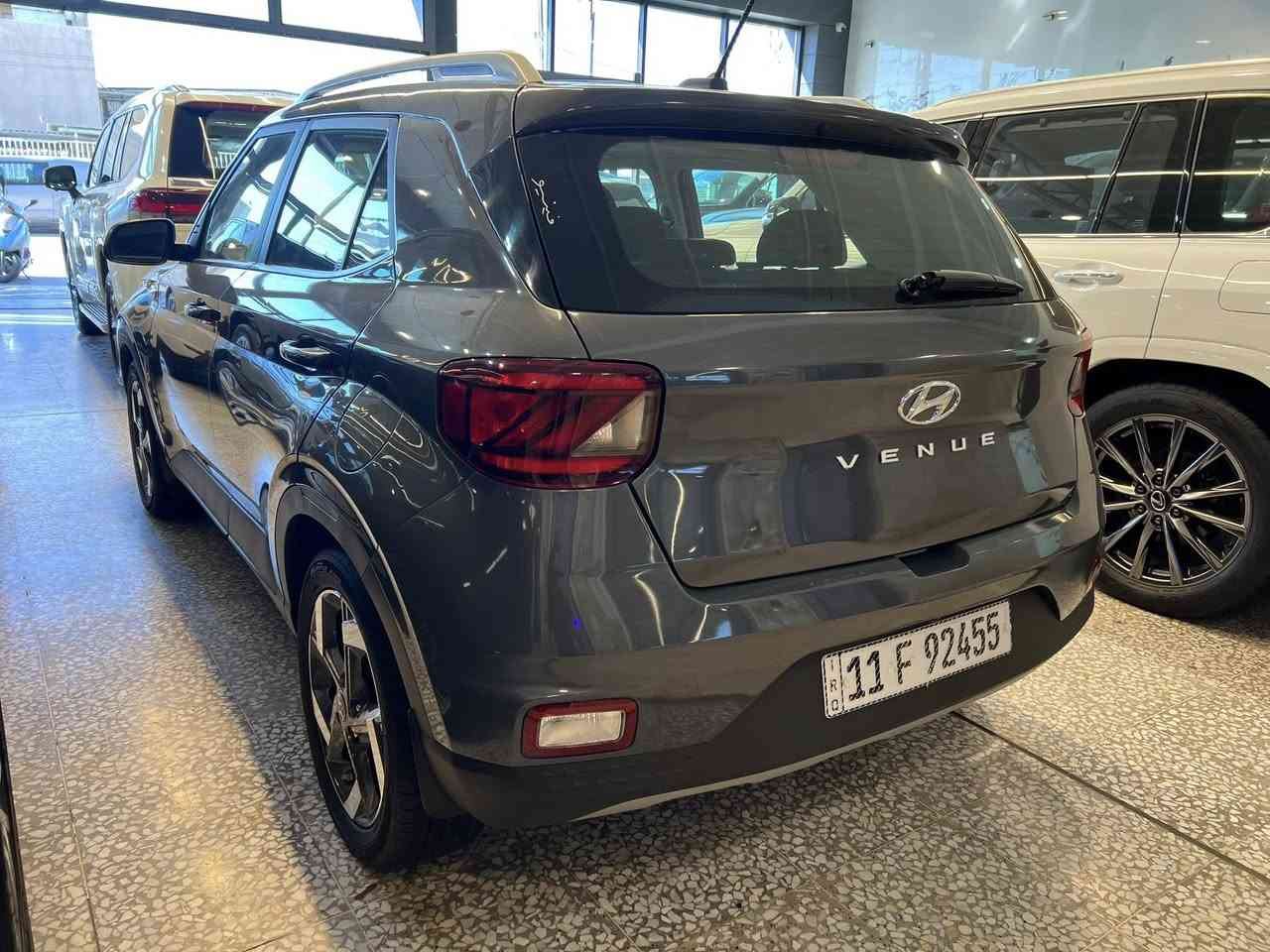 السلام عليكم….
هونداي فينو موديل ( 2024) 
لون : سمنتي 
ماشية ٧ الاف 
مكينة ١٦٠٠ دبل نوزل 
فول مواصفات ( من فتحة، كامرة، رادارات، مانع اصطدام، كيجات ديجتال، بصمة، تحكمات ستيرن كامله، درايف مود،وباقي مواصفات المعروفه) 

صور الحادث كدامك ( بيها صبغ الصندوك بدوووون ايرباك واكو بارد ع كد الطخه الي بالجاملغ) 

مرقم بغداد بإسمي ترقيم جديد وهزة جديدة تحويل ثاني يوم ..

مكان السياره : بغداد 

السعر :165$ وبيها مجال 

شراي اتصل وتدلل : ***********
