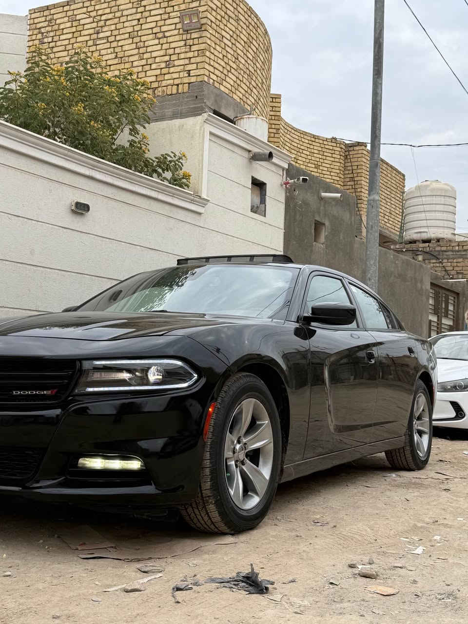 السلام عليكم جارجر موديل 2017 اصل رقم اربيل تحويل مباشر سياره وارد كندي بدون حادث مواصفات sxt بلاص 
سياره جاهزه تخم تاير حداديه مكينه كير كله كفاله 
مواصفات سياره 
كسنات كهرباء 
فتحه سقف 
ويل كب 18 
كشنات تدفئه 
كشافات زنون 
مكان السياره ناصريه مركز 
رقم الهاتف *********** ناصرية, ذي قار
