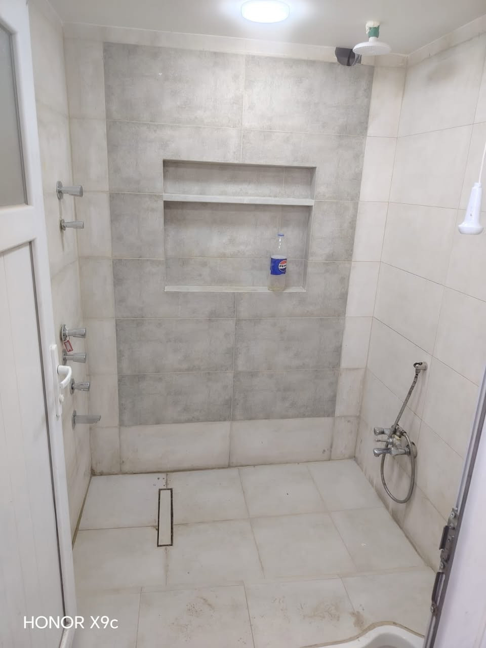 موجود شقه طابق ثاني رکن, الزهور . قریب على الحولي وهیت لاند, يصلح شركه او معهد,  ٢  غرف نوم, صاله , استقبال ممكن يصير غرفه نوم ,   

صحیات عدد ٢, مطبخ، 

بناء حديث

نظام دكتات مبرده

، تاسيس سبالت وتاسيس غاز

، تاسيس كاميرات تاسيس خط طاقه شمسيه وتاسيس انترنت

ساحة سیارات.. 

واجهه ركن 25 متر

الاستفسار, والسعر : 

***********
