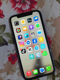 ايفون 11عادي نضيف مبدل شاشه وبطاريه اصليات الشاشه 3 خيارات 07800103772
