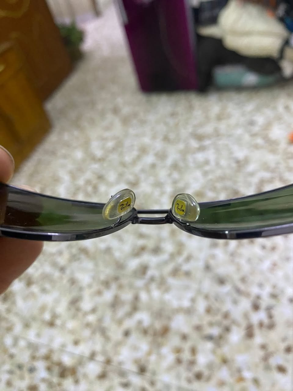 نظارة Ray-Ban الأولى أصلية 100%.
جودة الإطار
   الإطار معدن أسود مطفي والتشطيب مال الشركه نظيف، العدسة الخضرة G-15 الكلاسيكية مال رايبان. هذا اللون المميز صعب تقلده الشركات الرخيصة بنفس الدرجة. للبيع


**إذا كنت صاحب هذا الإعلان وتريد حذفه لأي سبب، رجاءا أرسل رسالة إلى الدعم الفني**