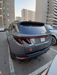 توسان وارد امريكي موديل 2024 بيها صبغ الصفحة اليسره والجاملغ الأيمن ال...