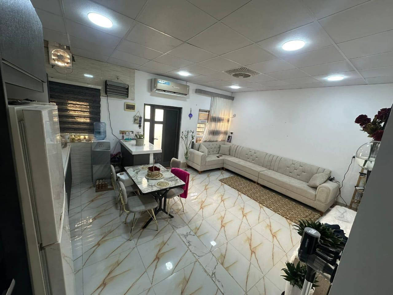 🔶  دار للبيع ( ركن )   طابقين طابو صرف  2018 ... 

🔶 المساحة : 200 متر  و الواجهه 10  

🔶  الموقع : حي الواسطي _قرب من مول الحاج زياد  ...

🔶 يحتوي  
يصير ٣ مشتملات ايضاً 
١٤٠ متر طابقين كل طابق يحتوي على هول مطبخ غرفة نوم حمامات وكراج دفن 
و ٦٠ متر بي هول ومطبخ نظام أمريكي وغرفة نوم وحمامات 

🔶 موقع ممتاز جداً منطقة هادئة 

___________________________
للاستفسار عن السعر يرجى المراسلة  أو الاتصال على ارقام  التالية ☑️
 ☎️ ***********
       ***********

أو مراجعة مكتب الكنز للعقار الواقع حي الواسطي قرب مول حجي زياد تحت مسجد نور الدين الزنكي
