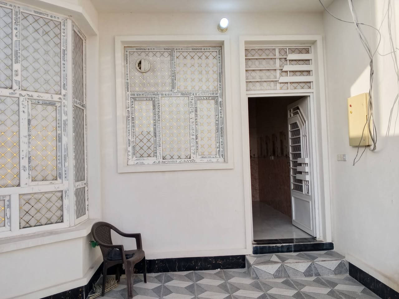 بسم الله الرحمن الرحيم
مشتمل 150م 7/5×20 طابق واحد ع شارع 60مباشر

تجاري يحتوي ع استقبال مطبخ غرفة نوم حمام صاله بيتونه ع عرض الصاله مناور اثنين 

الجغيفي الثانيه مقابل سيطرة كريم عفتان 

المشتمل كامل الارضيه بورسلين وتسليم فوري

مراجعة جمعه الجميلي للعقار في نفس الدار

‏‪***********‬‏ ابو ضياء
