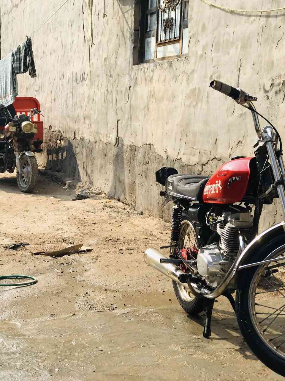 سلام عليكم دراجه ايراني نامه شلامجه ادوات دراجه تخبل مال جناي نهضة ومعدل مابيك ومشي دراجه تخبل ما ناقصهة شي العنوان البصرة ابو الخصيب العوجه رايدهة 600 وبيهة مجال الطيبين ما متواجد ع الفيس رقمي ***********
