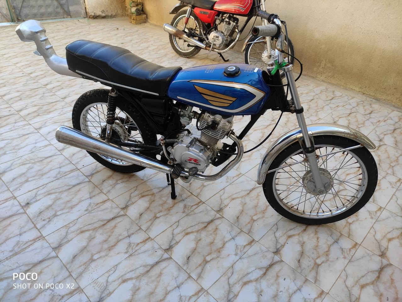 السلام عليكم للبيع تعمير شاصي نامه شبه اصلي مكينه وغراض كله اصلي شلامجه مفتوحه بس ولفات صوتهه ناعم ودراجه حلوه مكاني شطره أسعر 600 شراي يخابر خاص ماكو ***********
