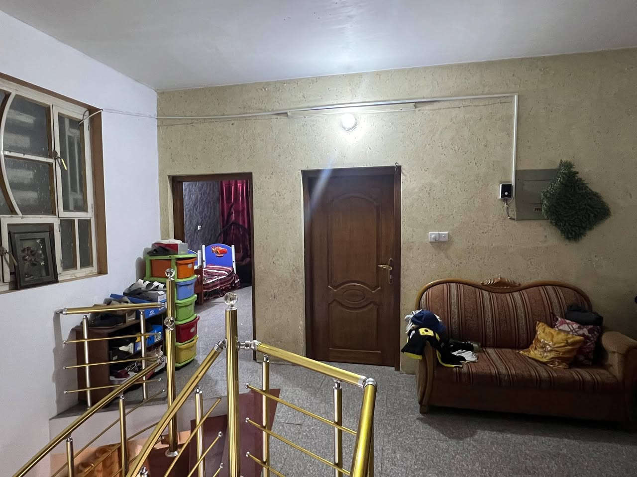 السلام عليكم دار للبيع منطقة البلديات un شارع 30 مساحه 150 متر واجه 7.5 ونزال 20 //
بناء سنة ٢٠١٠ /
الاستفسار  الرقم ***********
