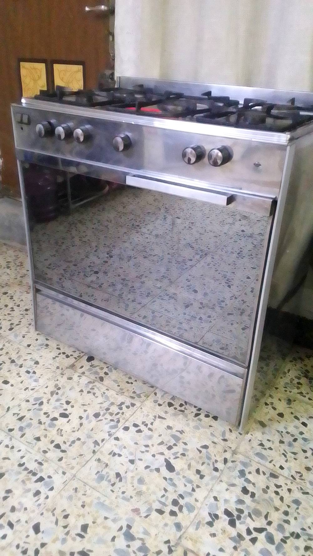 طباخ عشتار نظيف ناره زركه المكان بغداد القاهره
