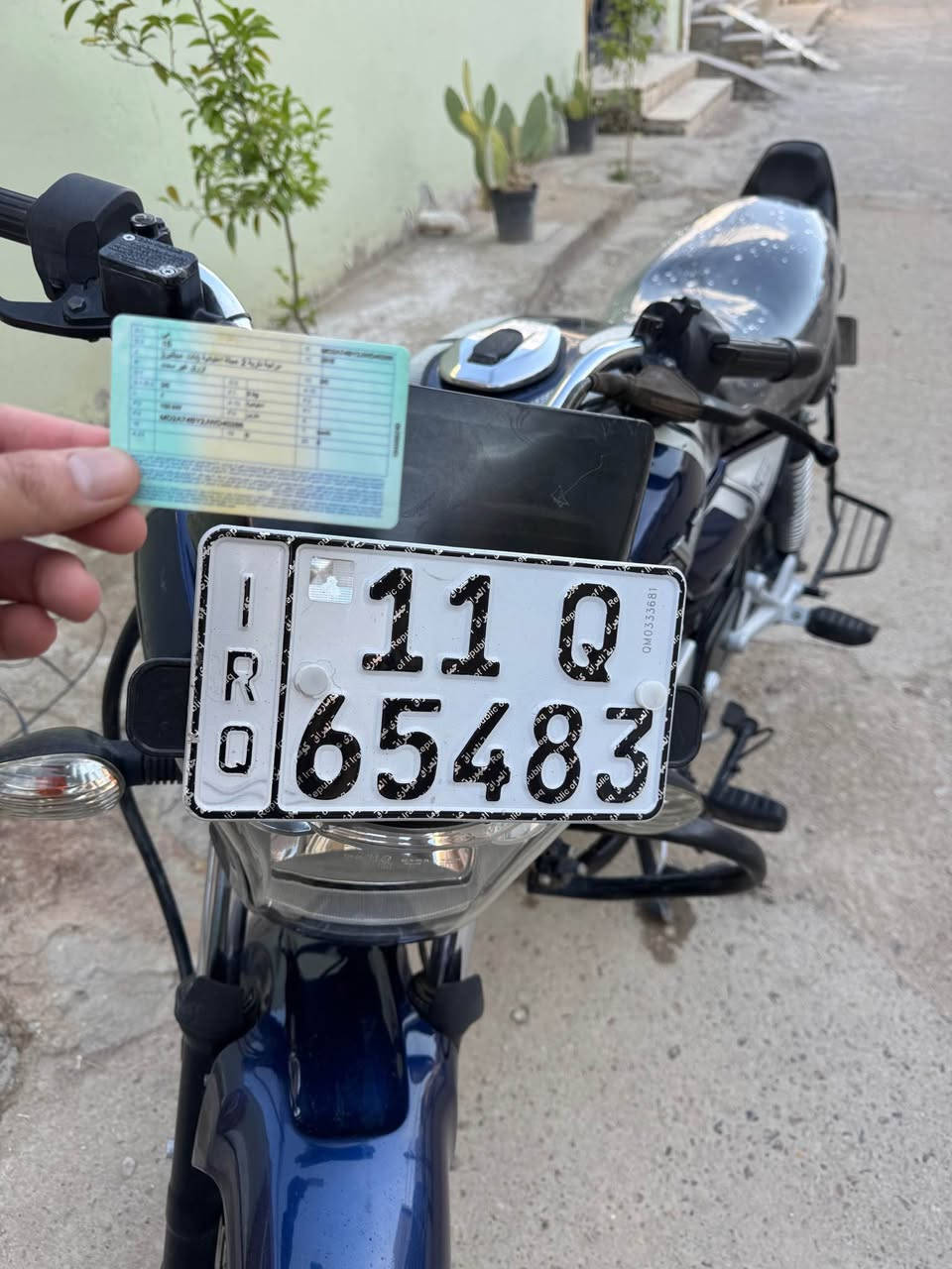 دراجة بجاج V15 BAJAJ هندي مرقم للبيع

الدراجة نظيفه بنسبة 95 ‎%‎ اخت الجديده 
مكفوله كفالة عامة  
حتى بلكاتها الاصليه بعدهن تره هي دبل بلك ومحرك 150 يشك الكاع وكير 5 نمر 
مرقمه جاهزه تحويل مباشر اوراقها كامله
الدراجة من اول ما اخذتها لحد اليوم دهن لوكي مولي الي بالصور وبانزين محسن
مكان بغداد الكريعات
للبيع اومراوس بدراجة(اوتماتيك نفس نظافتها)

***********
السعر 2.100.000 
مليونين وميه وبيها مجال بغداد, العراق
