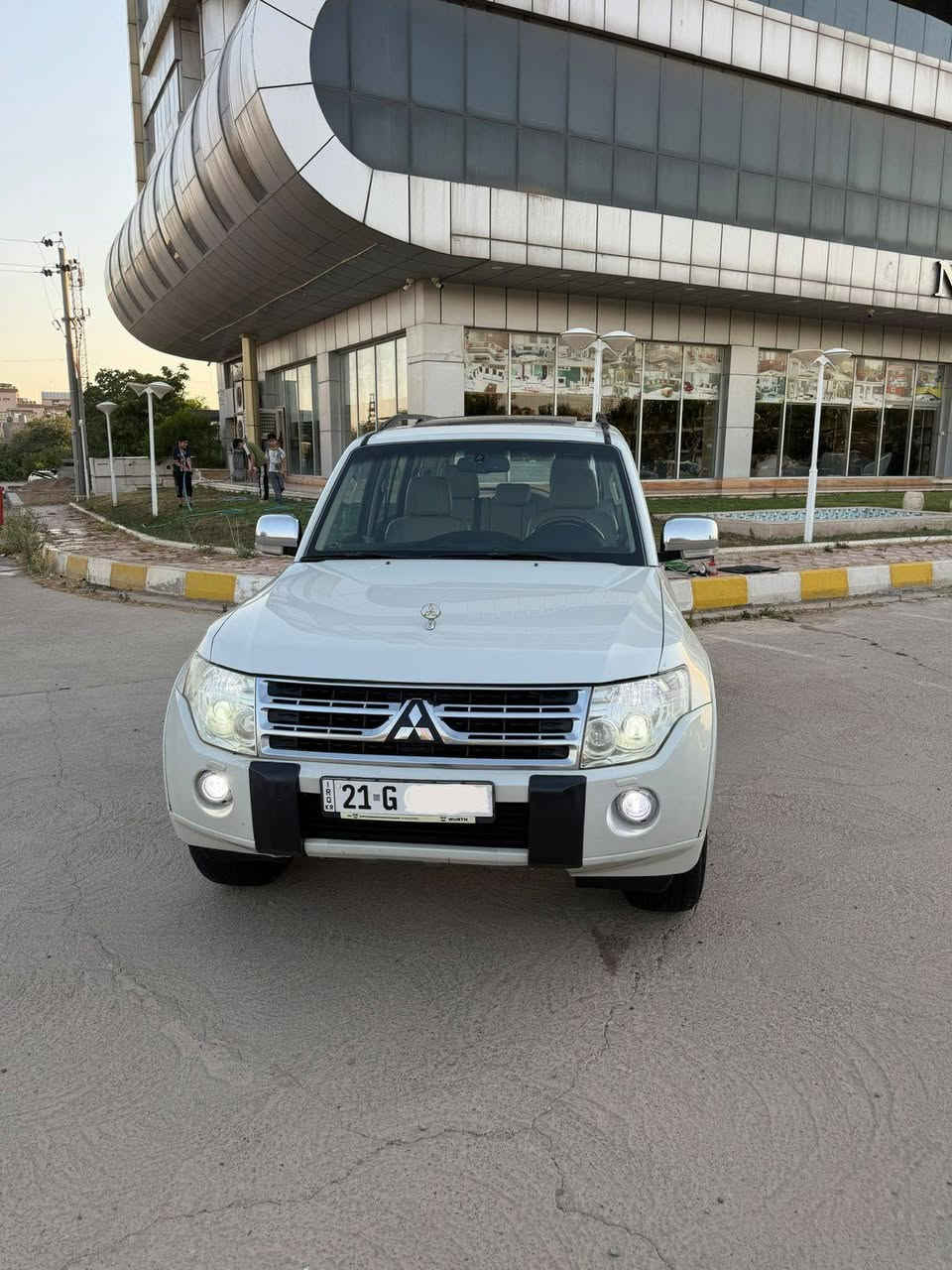باجيرو ٢٠١١ خليجي حبتور
سياره على وضع الشركه 
 لون ابيض صدفي 
سياره فول الفول مواصفات ١/١ 
١. فتحه سلايت 
٢. دمامات خلفي او امامي 
٣. كشنات جلد كهرباء 
٤. ويل كبير 
٥. مري شفط +مرايه نيكل + اشاير بلمري 
٦. يده نيكل 
٧. مكينه ٣٥٠٠ المرغوب 
٨. صاج ملكي 
٩. ثلاجه داخليه 
١٠. داخل بيجي 
١١. ٧ راكب + ٣ قطع تبريد 
١٢. تحكمات ٣ جهات 
١٣. فورويل درايف
١٤. حساسات خلفيه 
١٥. زراك لايت 
١٦. حساس امامي 
١٧. اشاير ترحيب 
١٨. بلوجكتر خلفي 
١٩. نضام مانع الانحدار 
٢١. رقم سليمانية دولي تحويل مباشر 
٢٢. سعر ١٥٨  وبيها مجال بصيط 
٢٣. للستفسار *********** 
٢٤. عنوان كلار
