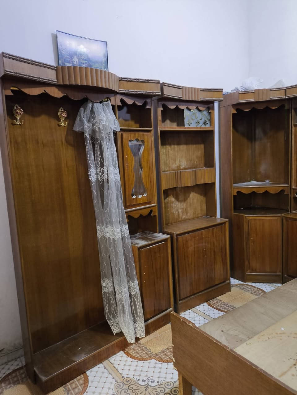 السلام عليكم غرفة نوم للبيع سبع قطع نضيفه حيل السعر 800 وبيه مجال مكانه فلوجه قرية المختار الاتصال على الرقم ***********
