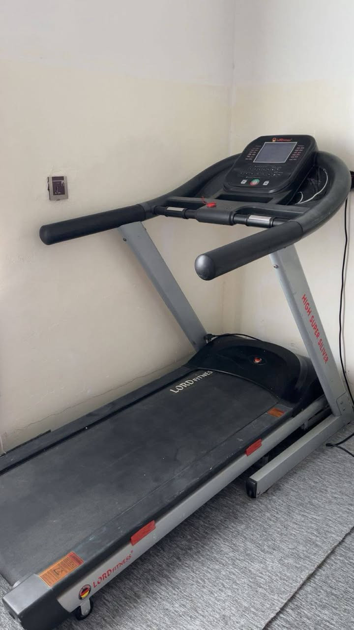 جهاز رياضي للبيع الماني الاصلي شغال نظافة فول .. جبلي .. وزن 200كيلو .. مع قياس نبضات القلب مع تحكم بالسرعة يفيد صالات الرياضة السعر 800الف 
***********
