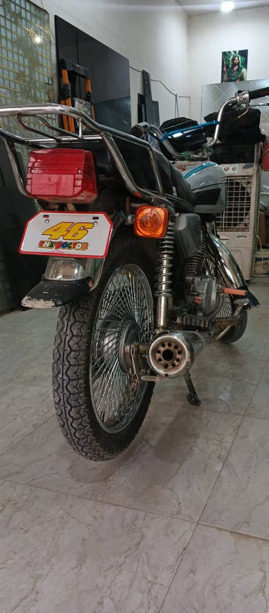 سلام عليكم
مكلف بالبيع. دراجه ارشه 2018 نضافه شوفت عينك أوراق أصوليه. كهربائيات كامله تايرات جديد. السعر 450 بيها مجال حك الجيه. للتواصل على الرقم ***********
