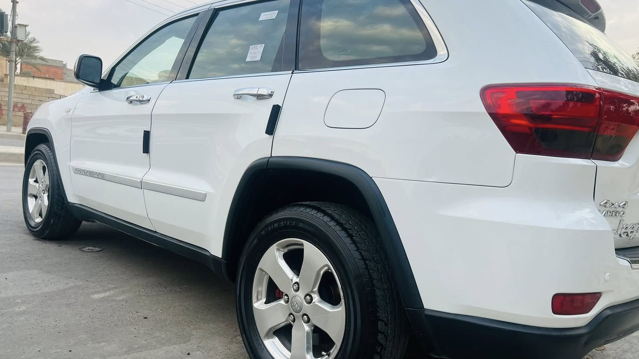 بسم الله
جيب خليجي موديل 2013 اللون ابيض ثلجي
المواصفات فول
كشن جلد 
كشن السايق والسكن كهرباء
بصمه
فتحه
حساسات
قطعتين تبريد
نضام قيادة موس
‏4x4
شاشه وكامره 
منضومة زنون 
سياره مكفوله فقط بيه تكحيل صغير ملاحضات
وموجود السونار بلصور
ماشيه 92 ميل
محرك كير صدر تايرات جديد مابيه سياره نقص كلشي
رقم سليمانيه وهزه وسنويه كله جديد
مكان السياره صلاح الدين تكريت
***********
