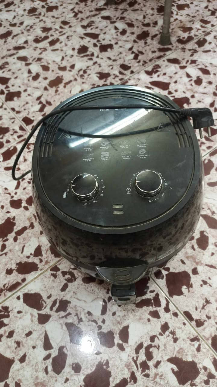 قلايه هوائية مستخدمه اربع مرات فقط وتركته
السعر 50 الف دينار وبيه مجال 
شغاله و عالفحص 
فلوجة شارع أربعين خلف مكتبة المتميز 
للتواصل اتصال او واتساب 
***********
