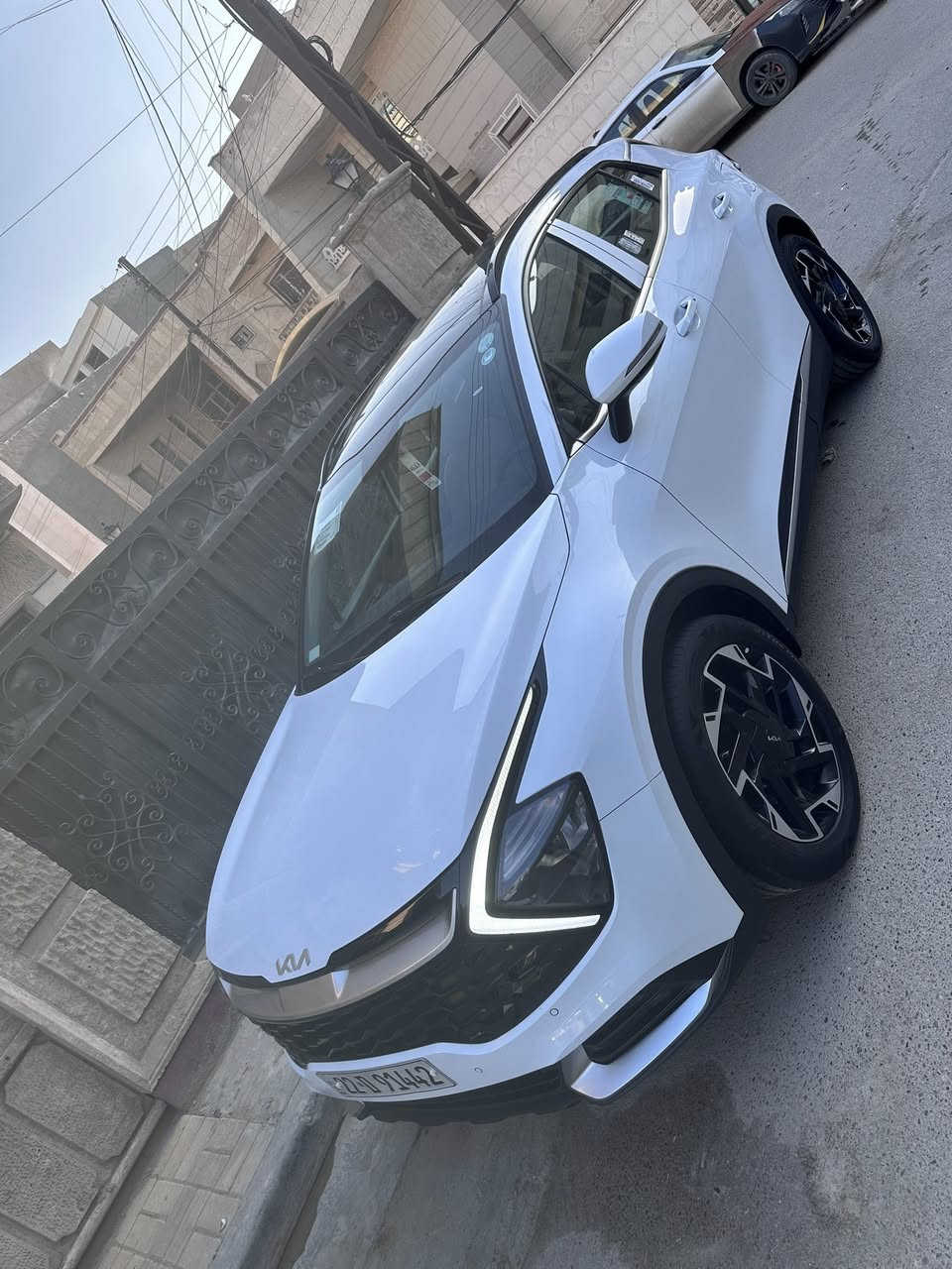 السلام عليكم سبورتج موديل 2024 خليجي ضمان شركة اكدال ضمان 5 سنوات او 100 الف كيلو سياره فول واحد على واحد محرك 2000 دوش وسيارة مكفولة كفالة عامة مكفولة من صبع وبارد ورصعة وسيارة على وضعية شركة ماشية 23 مواصفات سيارة / بصمة تشغيل عن بعد شاحن واير ليس شفتات ستيرن وسايد بريك بصمة وثلاث تحكمات انضمة قيادة وكشنات جلد كنتارا وكشنات تدفئة تبريد كرسين كهرباء وحساس خلفي امامي رادار + نقطة عمياء وتبريد شاشه + تبريد قطعتين وصندوك كهرباء وفتحة سقف بانورما وبعد بيها مواصفات اكثر 
‏
السيارة رقم اربيل 
المكان / السيدية 
الرقم ‭***********
