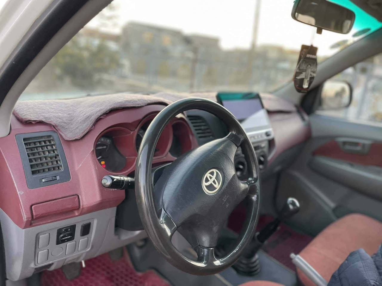 سلام عليكم هايلوكس البيع موديل 2011 رقم بغداد خمسه جنكال مكان محموديه سعر خاص وتفاصيل رقم الهاتف ***********
