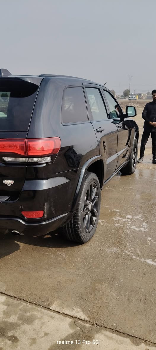 للبيع موديل 17 اصل ما معليه
رقم بصره بسمي 
السعر 200 وبيه مجال
***********
