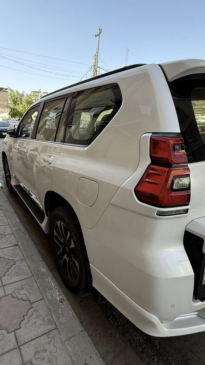 تبارك الرحمن 

للبيع تيوتا برادو vx وكالة تيوتا العراق موديل ٢٠٢٣
ماشية ٢٠ الف 
فول عدى الكامرات الاربعه 
داخل بيج 
فتحه سقف 
تبريد كشنات
ويل حجم ١٩ 
دبل تانكي 
مكينه ٦ سلندر ٤٠٠٠
مواصفات البرادو معروفه 

السياره استخدام جناي وتفويلتها كله محسن وسوبر  طريق خارجي ماطالعه ابد 

كفاله عامه فقط شخط يم العتبه والدعاميه مصلحه جهة عكس السايق واللحية مبدله 
فقط
للاستفسار اكثر 
***********
