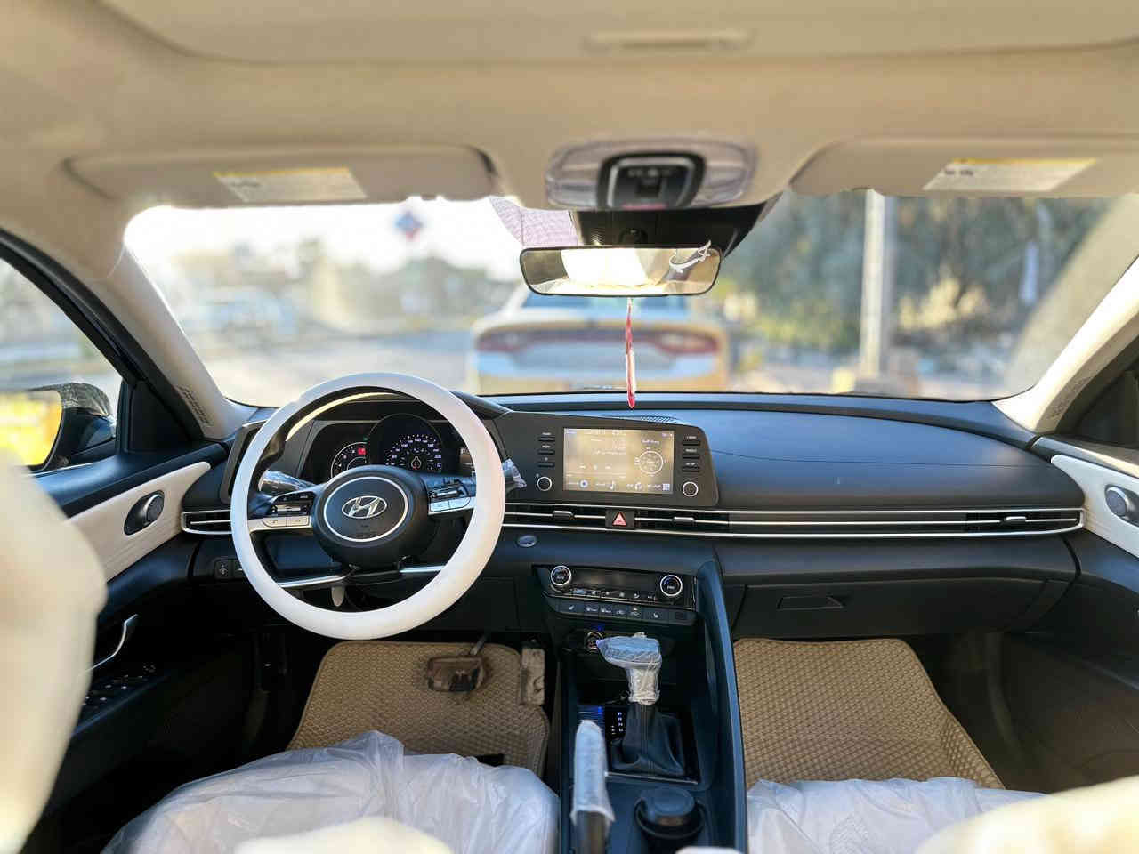 النترا 2022 فول واحد على واحد
مرقمه كامله حادثهه قطعه وحده بنيد فقط بسيط جدا
المواصفات⚡️⚡️
بصمه تشغيل
فتحه سقف
جلد ابيض ملكي وتدفئه كشن بلادي
لايد لد
بك لايت لد
ويل كب كروم اسود
كشافات
وتحكم مقود جهتين
تجي بشاشه كبيره وعداد دجتل
ولوحه تحكم بيانو
السياره جديده كلش والف بالعافيه عالياخذهه
للاستفسار اكثر
***********
***********
