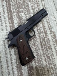 ايرسوفت • بلاستيك • مسدس لعبة