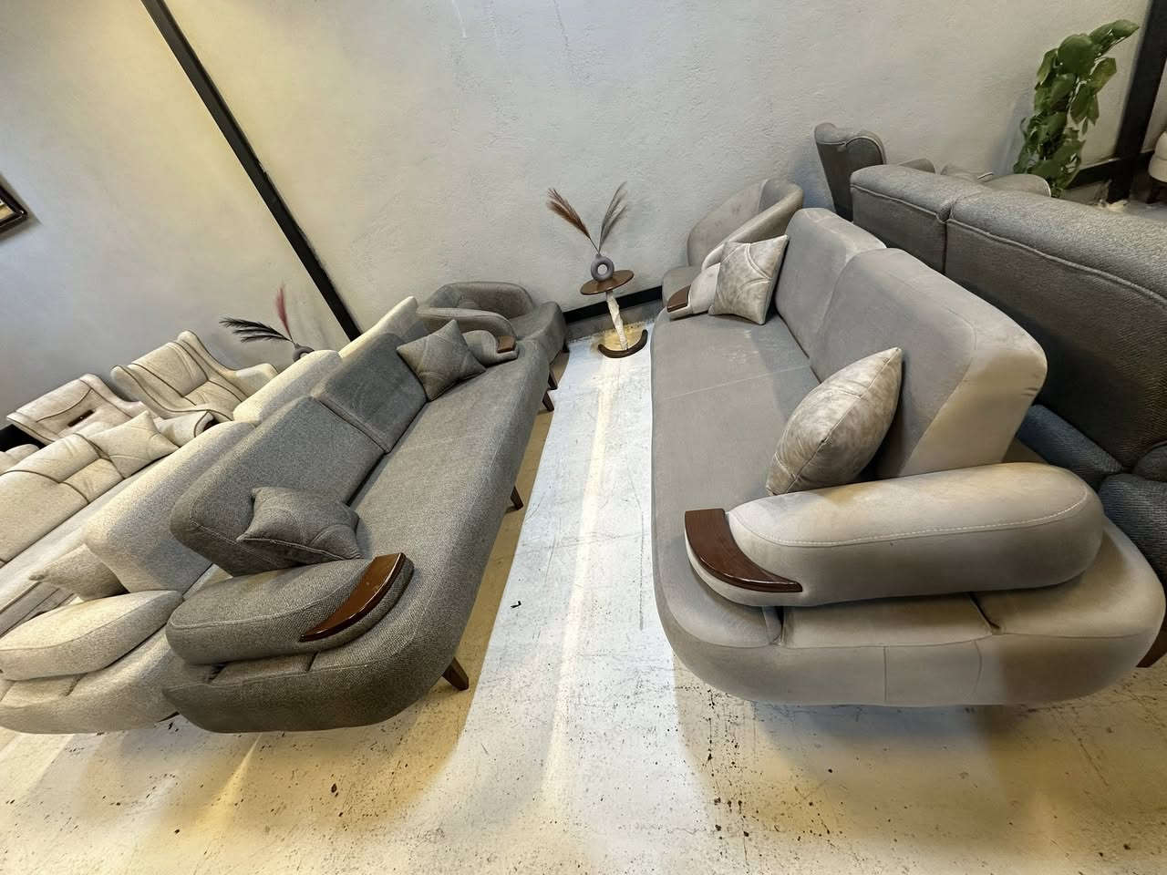 � عرض خاص وتخفيضات قويّة 🔥
من معرض ومزاد البركة للاثاث

✨ تخم جديد – 10 مقاعد ✨

🪵 هيكل خشب زان أصلي قوي ويدوم
🛋️ العدد:
• 2 قنفات ثلاثية
• 4 كراسي
🧽 سفنج درجة أولى مريح
🌍 تخم مستورد تشطيب مرتب وجودة عالية

💰 السعر: 980 ألف فقط
⏳ عرض خاص لفترة محدودة

📍 العنوان: بغداد – الدورة – شارع المعلمين – قرب السقيفة

📲 للحجز والاستفسار واتساب:
***********
***********
