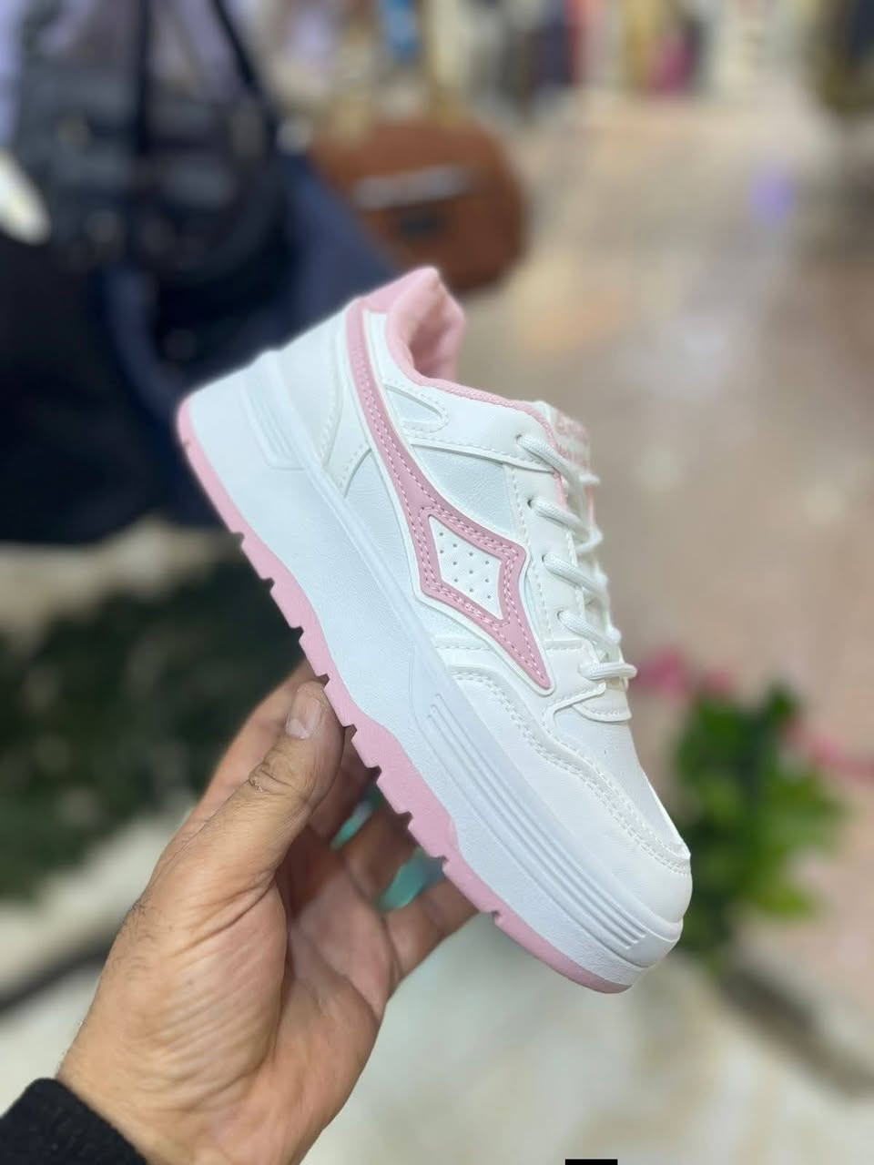 معرض الرواق يقدم لكم كل ما هو مميز 🔥👇🏻

#حطترانشوز_كوري_كوالتي_عالي_

#السعر__6___آلاف

ترانشوز كوري جلد كوالتي عالي ♥️

ترانشوز كوري نسائي كوالتي عالي مميز وأنيق
القياسات ٣٦- ٣٧-٣٨-٣٩-٤٠-٤١ 

للحجز_وللاستفسار_مراسلة_البيج_او_واتساب
*********** 📞
*********** 📞

#توجد_خدمة_توصيل

#العنوان_كوت_شارع_الهوره_مجمع_الروان
#ليس_لدينا_فرع_اخر

كوت عناية_بالبشرة اكسبلور الرواق دهل اوران, واسط
