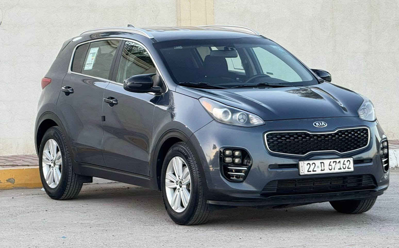 كيا سبورتج وارد امريكي كلين بدون قطره صبغ فقط قطعه وحده كلير بجم كبس / منضومه زنون / تخم تاير جديد / شاشه كبيره / تبريد قطعتين / السياره برغي نقص مابيه / بسمي شحصيا عارضهه ١٥٣ وبيهه مجال رقمي *********** بغداد, العراق
