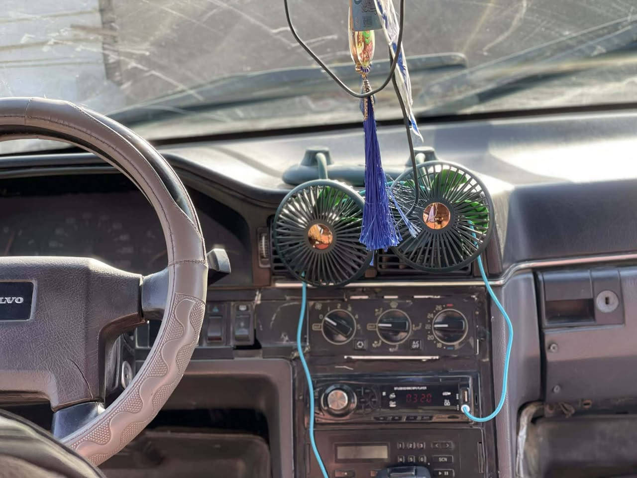 سلام عليكم سياره فالفو للبيع حلوه مكينه وكير جاهزات جدد مكاني سوق الشيوخ كرمه بني سعيد السعر 45 وبيه مجال تحويل ثاني يوم الاستفسار على الرقم
***********
