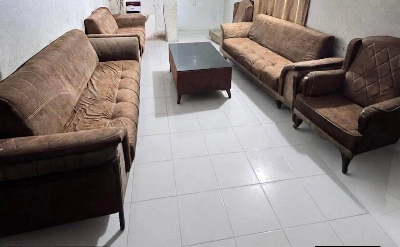 تخم تسكام عشره مقاعد مع طبله وسطيه سعر ٣٠٠ وبي مجال
*********** بي وات ساب
