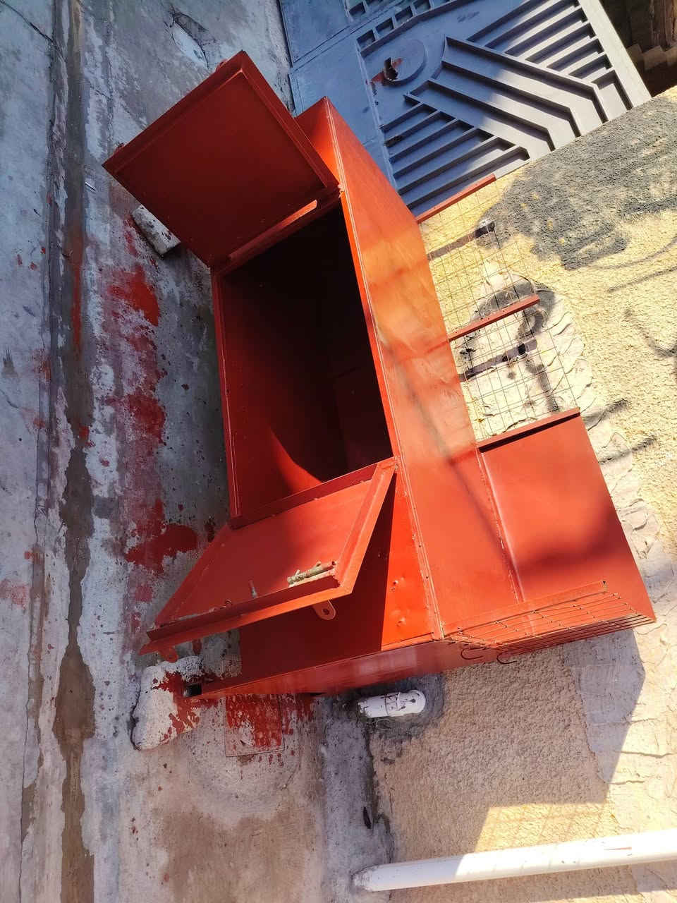 سلام عليكم ميز نضيف العرض مترتين وطول مترالبيع 150وبي مجال تصل عله رقمي ***********
