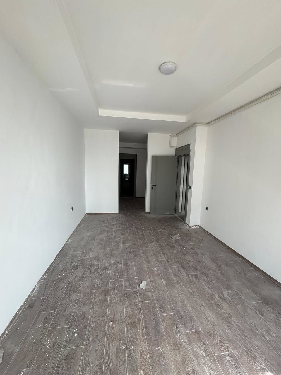 شقة للبيع مستعجل في أفضل مشروع داخل دهوك – برايم فيو ✨

📍 العمارة 1  
🏢 الطابق 27  
📐 المساحة 228 متر  
🛏️ 3 غرف + صالة (3+1)  
🌅 واجهة جنوب غربية وإطلالة مميزة جداً

✅ موقع راقي وخدمات متكاملة  
💰 السعر مناسب جداً للبيع المستعجل

📞 إذا مشتري جاد فقط اتصل:
***********  
***********
