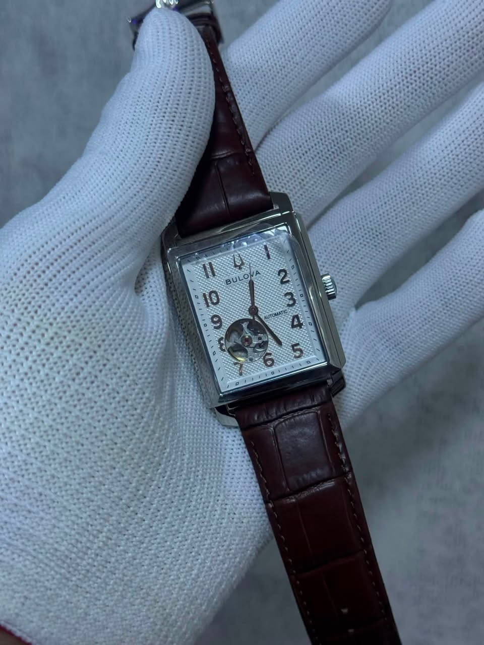 المميزة BULOVA بحركة اوتماتيك قطعة جداً جميلة
للحجز راسلونا عالخاص او وتساب ***********
