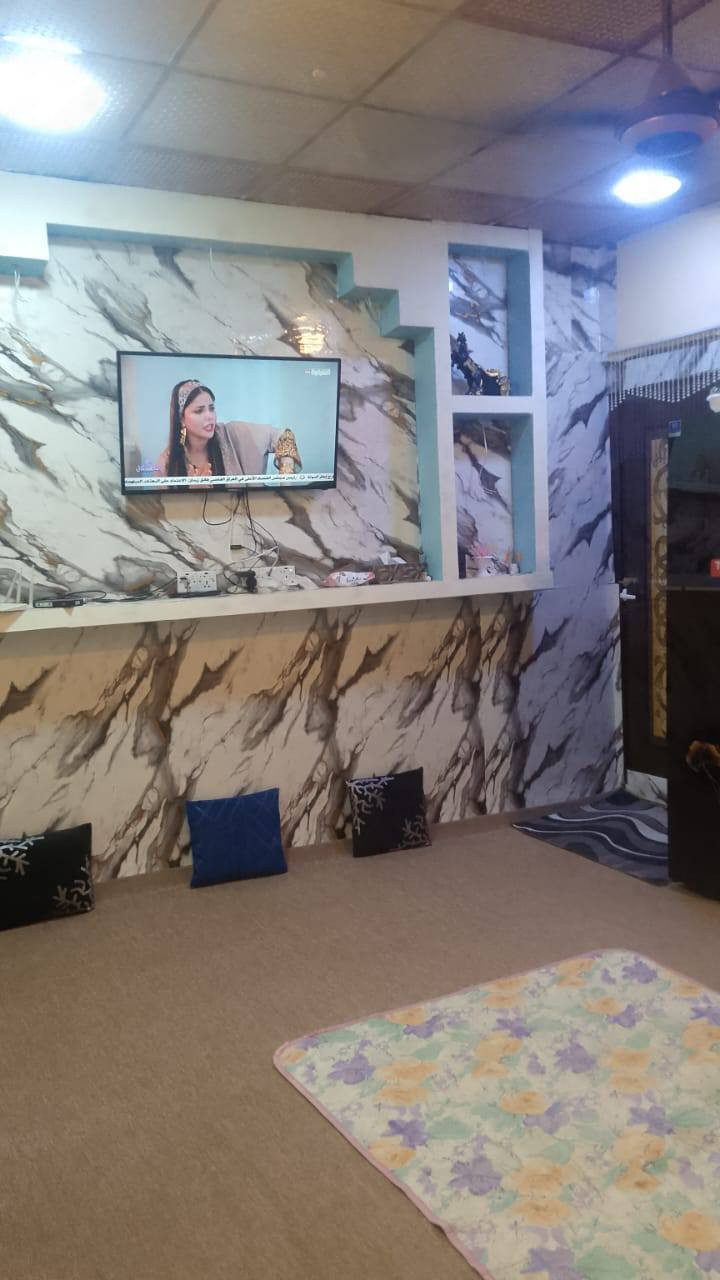 دار للبيع مساحة 100 كافة الخدمات متوفره 

مقرنص مجاري ماء كهرباء  نت ضوئي 

مجاور سكك الجربوعيه 

غرفه + صاله+مطبخ+صحيات خارجيه+حمام داخلي 

ملاحظة 

أساس غرفه ثانيه موجود  واساس براني 

السعر مراجعه مكتب عقارات جلاوي 

***********
