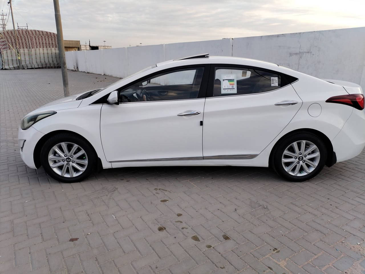 السلام عليكم سياره للبيع سياره جاهزه من كلشي سياره 2015 خليجي ثر تكشير بل صندوك صبغ لعلوان البصره سعره 120 و بيهه مجال بسيط لرقم ***********
