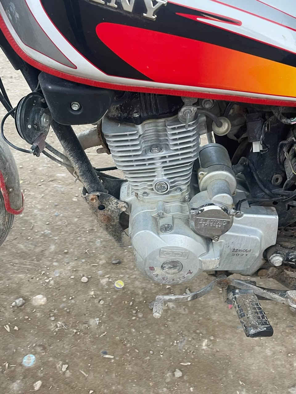 مراوس فقط موللبيع مراوس فقط 
السلام عليكم دراجة سافان 5كير موديل 2021 تشغيل عن بعد +نضام سرقه كفاله اوراق اصولي محرك سبانه ما لايحتة الدراجه كلشي بيهة بلادي نقصهة بس سيبايه وجوزه كلشي شغال كهربائيات كلشي بيهة شغال نقصهة بس جوزه 
***********
