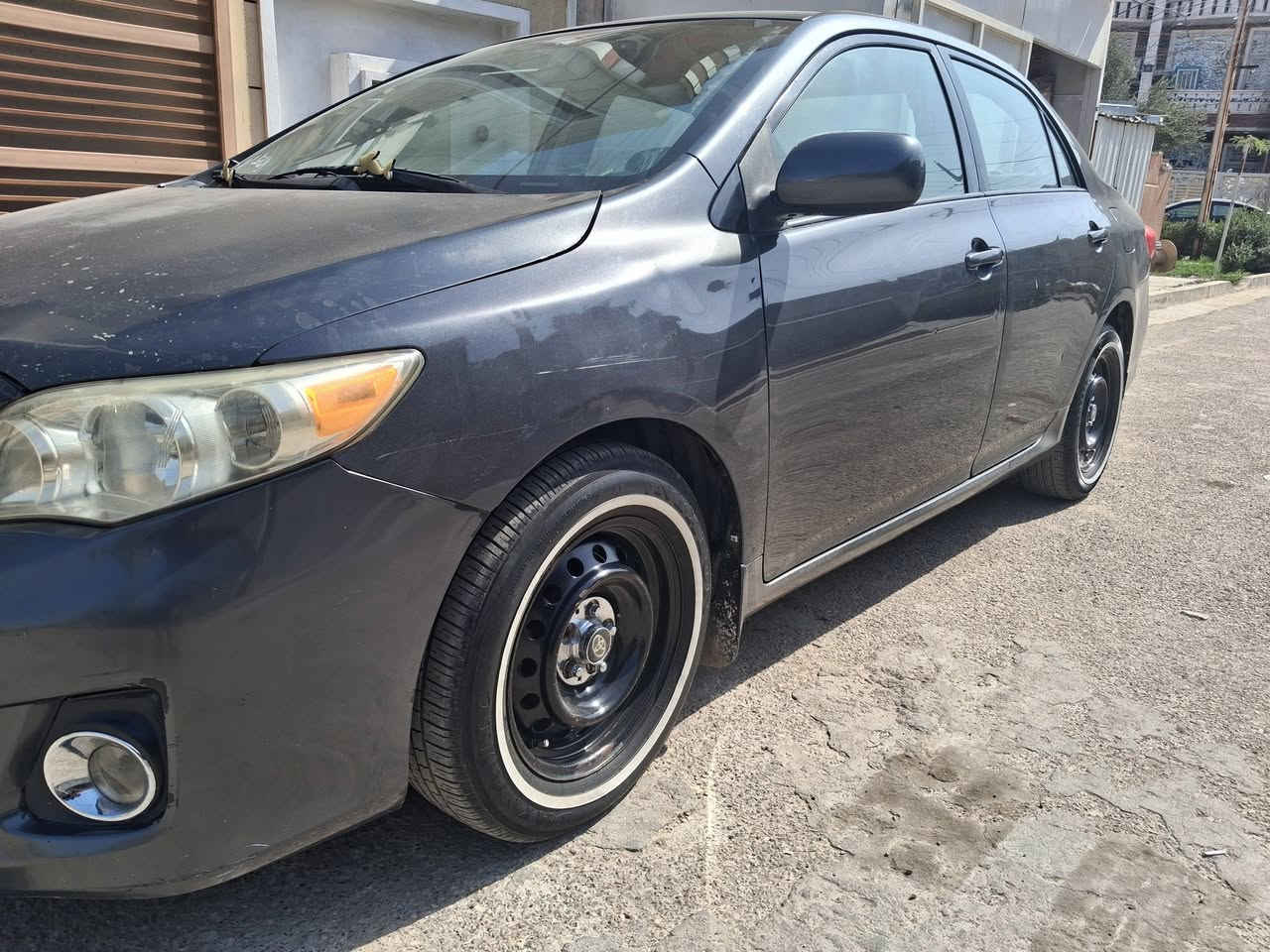 السلام عليكم ورمضان كريم 
كورلا موديل ٢٠١١ وارد امريكي حادثها جاملغ خلفي وباب مبدل نفس اللون  وجاملغ امامي مال السايق  مصبوغ بدون دواخل السياره ماشيا ١٦٠ تبريد شغال وثلج ابلادي تخم تاير  المكينه بيها صوت رواجز وفديو موضح كلشي  مكاني حي الجهاد السعر ٩٥
***********
